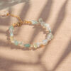 Pulsera Meraki - Ópalo, Apatita, Aquamarina, Amazonita, Cuarzo Cristalino, Prehnita, y Perlas de río